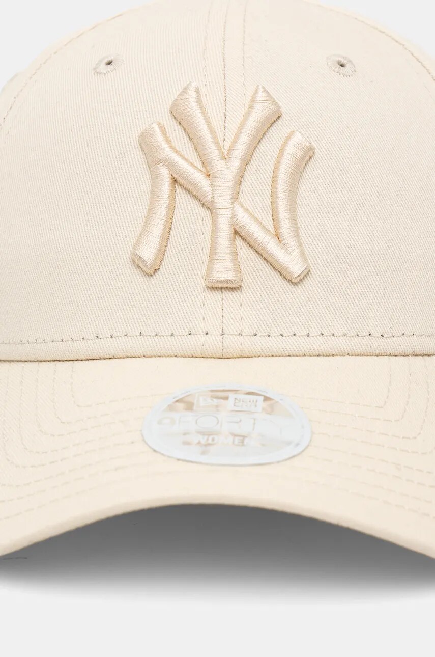 Бавовняна бейсболка New Era LEAGUE ESSENTIAL 9FORTY® NEW YORK YANKEES колір бежевий з аплікацією 60137667