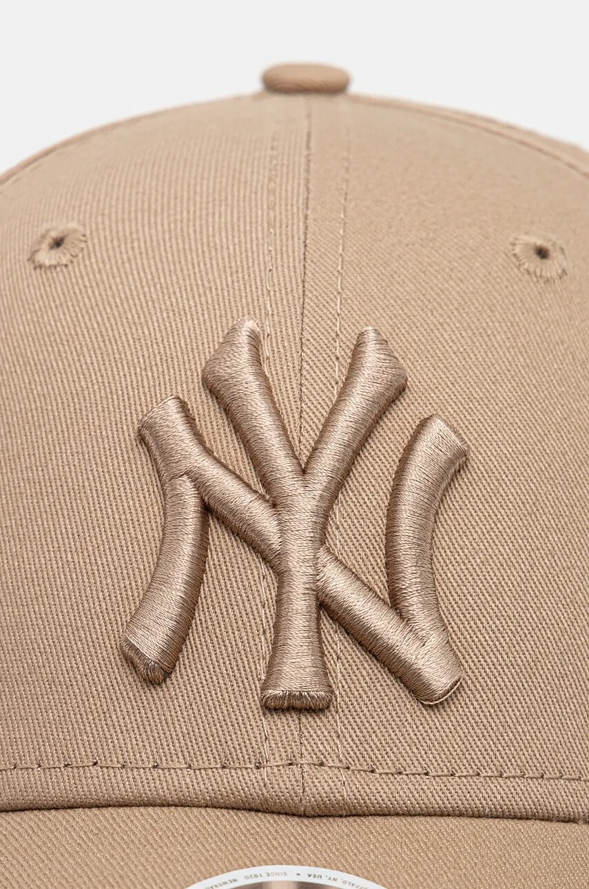 Бавовняна бейсболка New Era LEAGUE ESSENTIAL 9FORTY® NEW YORK YANKEES колір коричневий однотонна 60471463