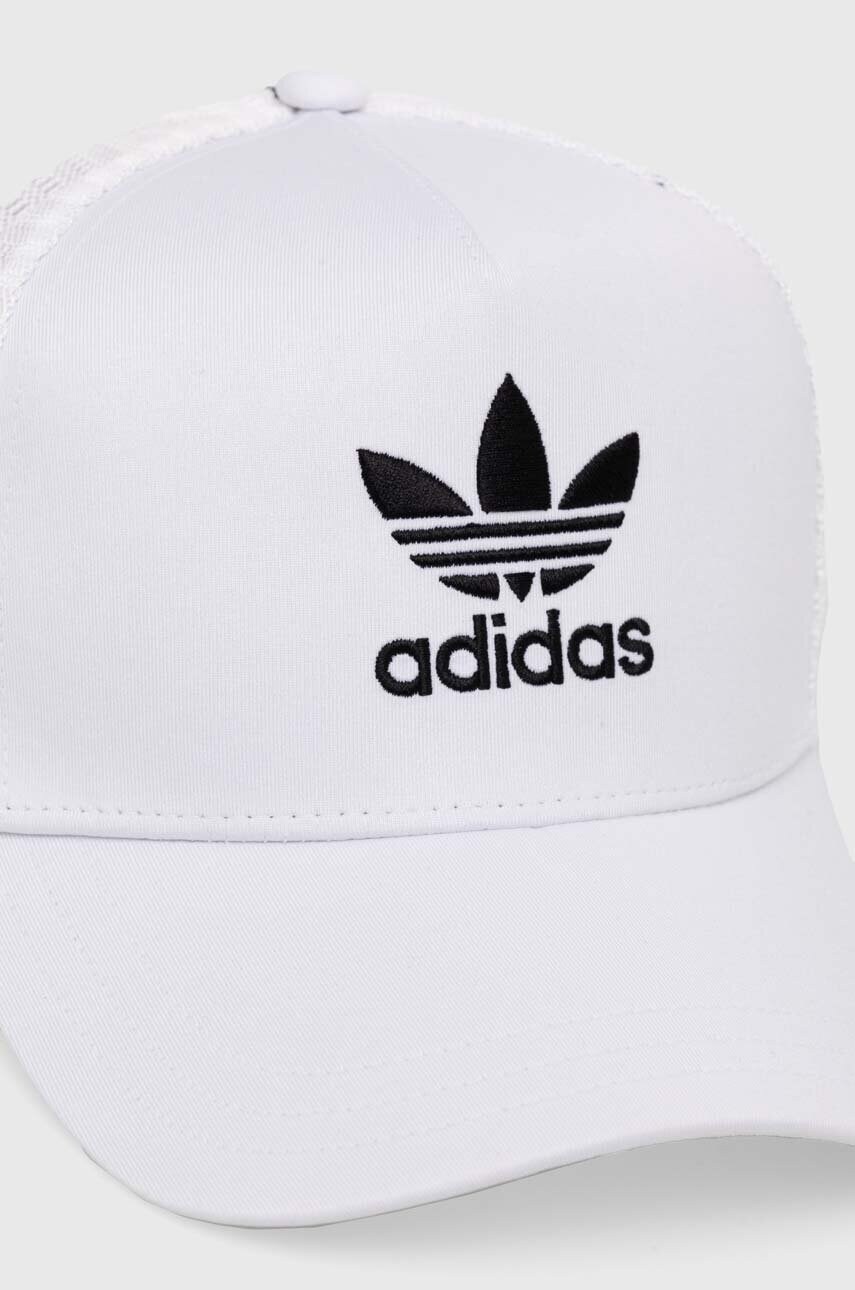 Кепка adidas Originals колір білий з аплікацією IS3015
