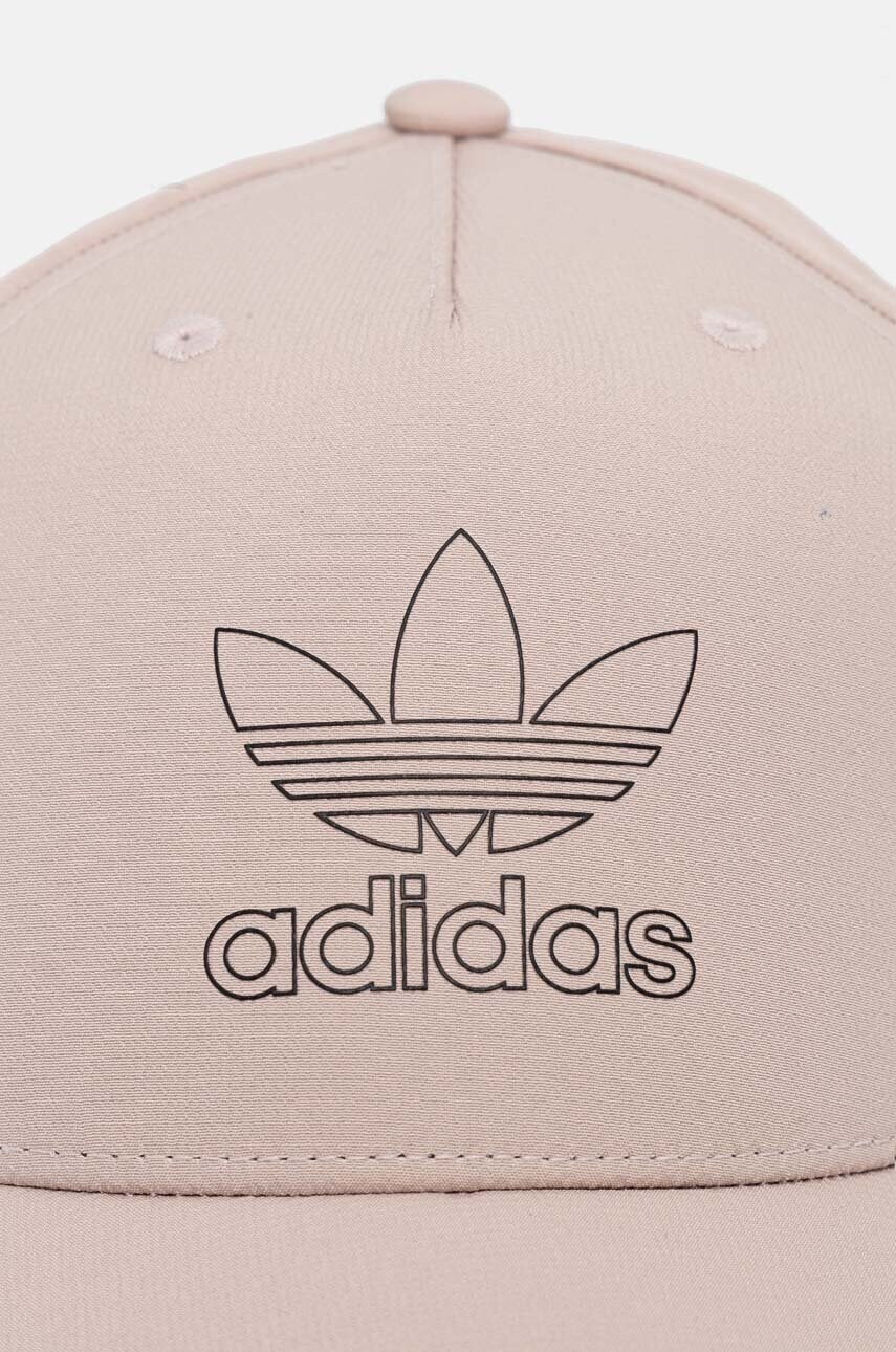 Кепка adidas Originals колір бежевий з аплікацією IX9783