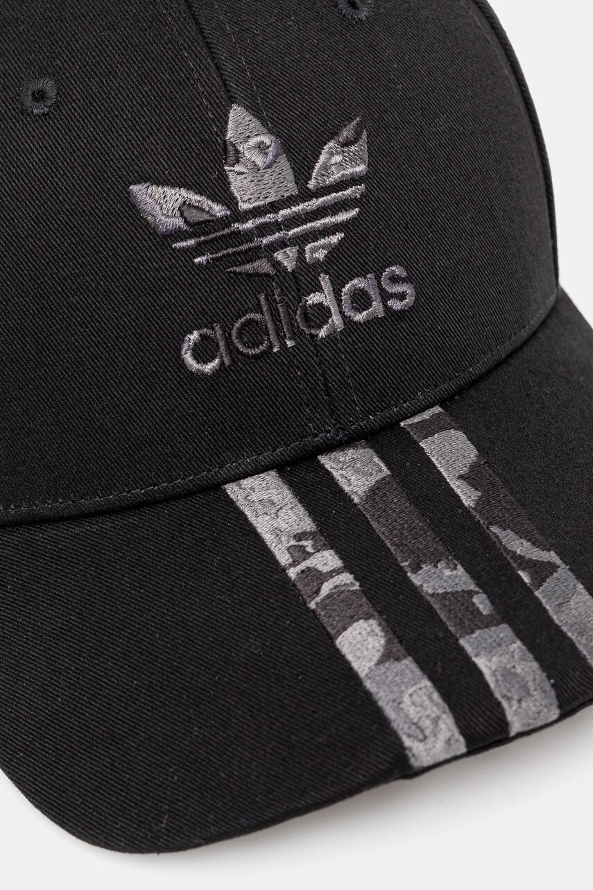 Бавовняна бейсболка adidas Originals колір чорний з аплікацією IY1545