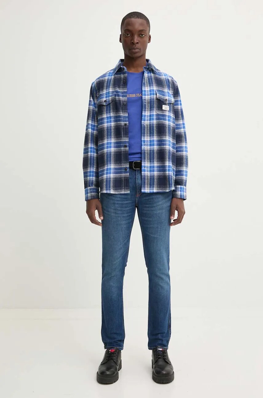 Бавовняна сорочка Guess Jeans чоловіча колір синій regular класичний комір M4BH64 WGMH1