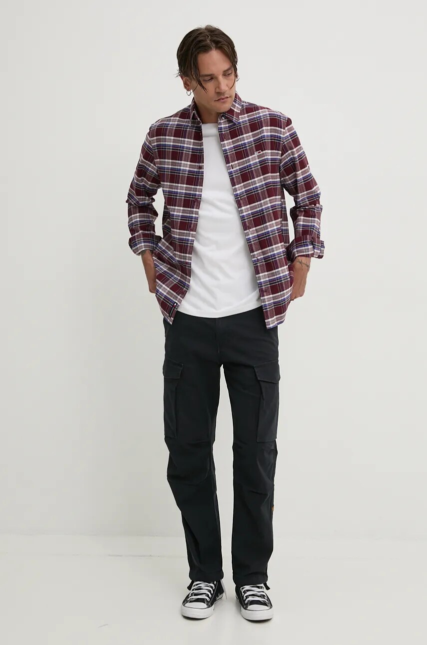 Бавовняна сорочка Tommy Jeans чоловіча колір бордовий regular класичний комір DM0DM19648
