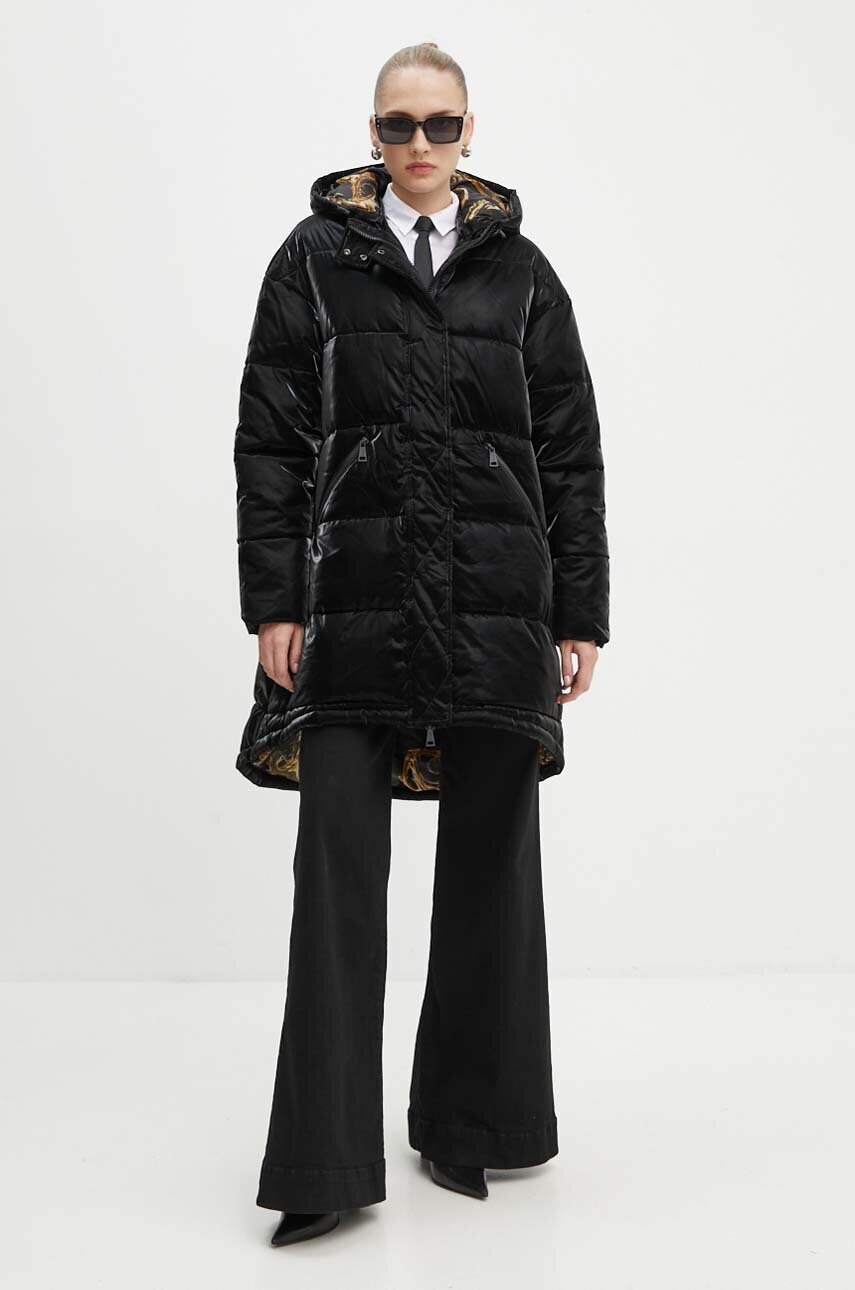 Куртка Versace Jeans Couture жіноча колір чорний зимова oversize 77HASD19 CQ05D