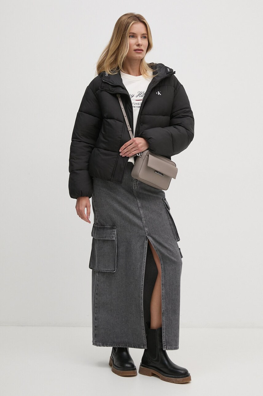 Куртка Calvin Klein Jeans жіноча колір чорний зимова J20J224112