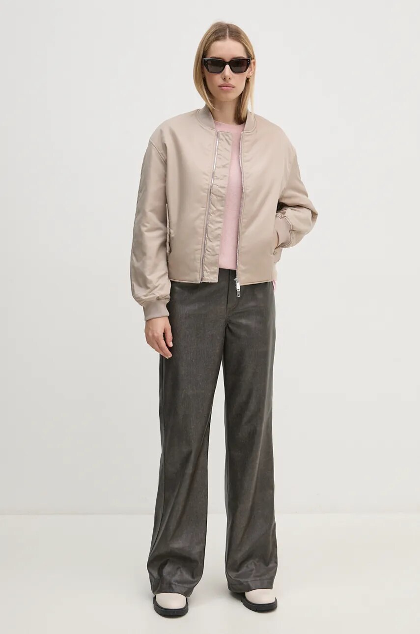 Куртка-бомбер Calvin Klein Jeans жіноча колір бежевий перехідна oversize 00040WL591