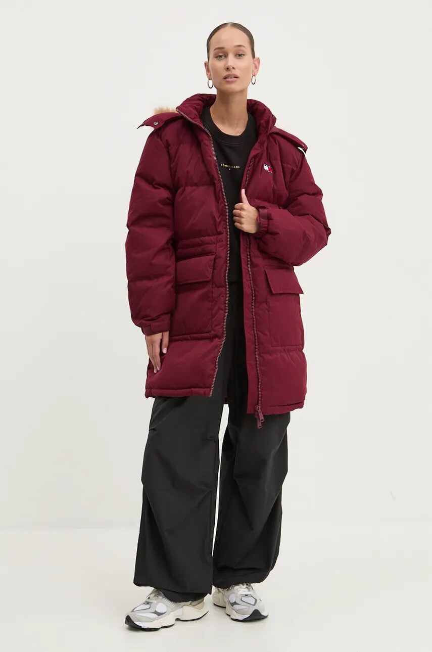 Пухова куртка Tommy Jeans жіноча колір бордовий зимова DW0DW18821