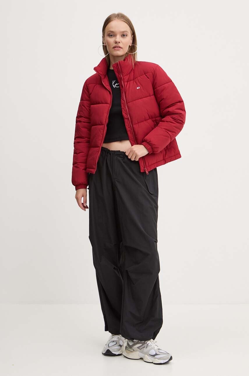 Куртка Tommy Jeans жіноча колір бордовий зимова DW0DW18827