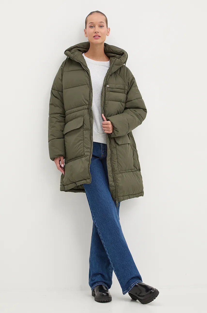 Куртка Tommy Jeans жіноча колір зелений зимова DW0DW18842