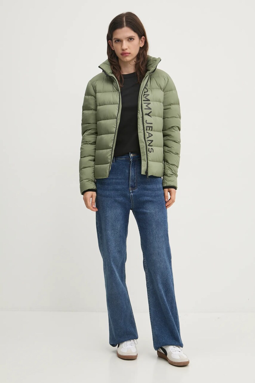 Пухова куртка Tommy Jeans жіноча колір зелений перехідна DW0DW20388