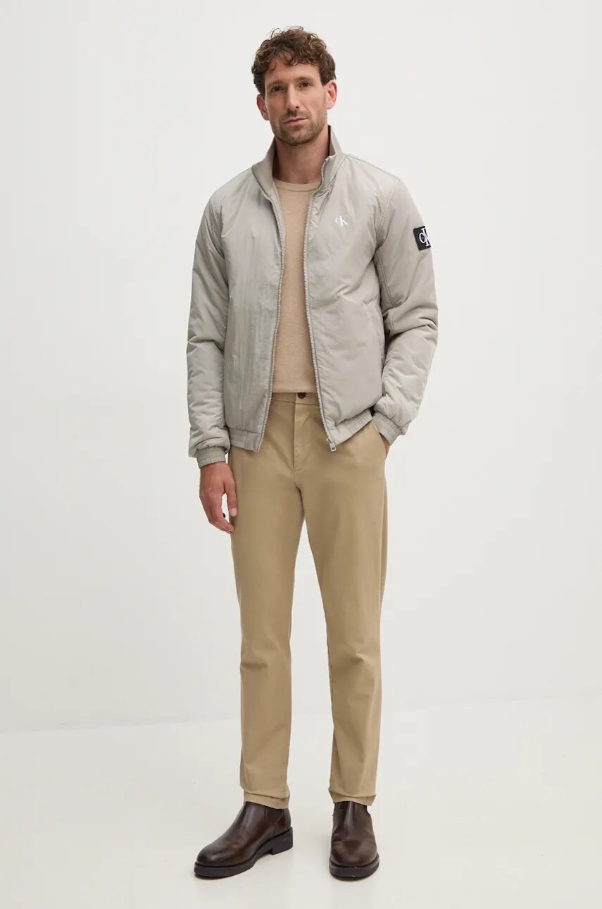 Куртка-бомбер Calvin Klein Jeans чоловіча колір сірий перехідна J30J325592