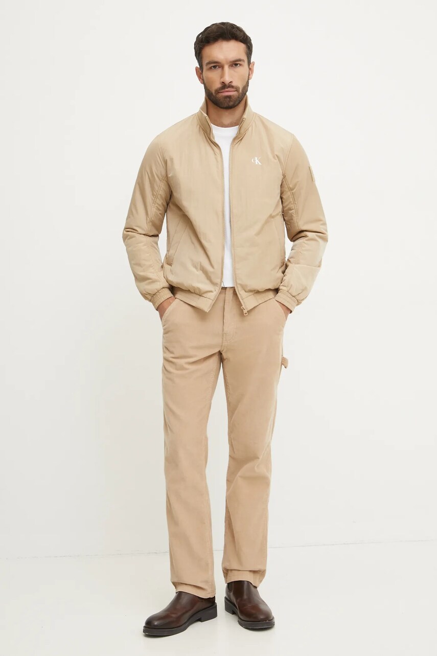 Куртка-бомбер Calvin Klein Jeans чоловіча колір бежевий перехідна J30J325592