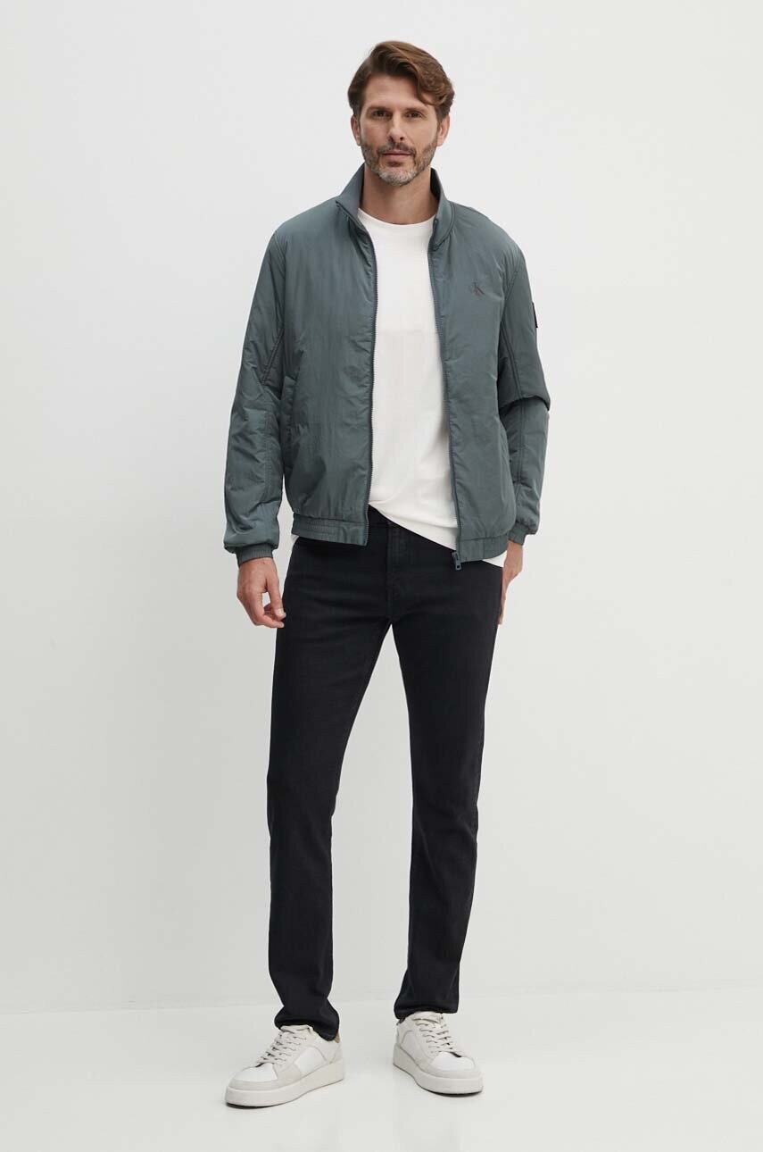 Куртка-бомбер Calvin Klein Jeans чоловіча колір сірий перехідна J30J325592