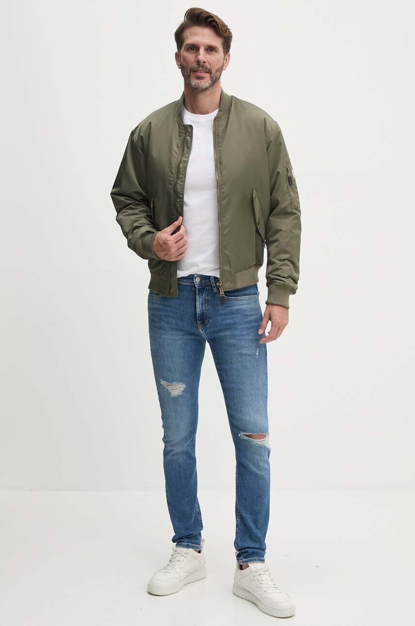 Куртка-бомбер Guess Jeans чоловіча колір зелений зимова M4YL01 WG932