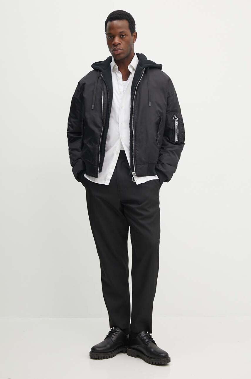 Куртка Versace Jeans Couture чоловіча колір чорний перехідна oversize 77GAU401 CQD46