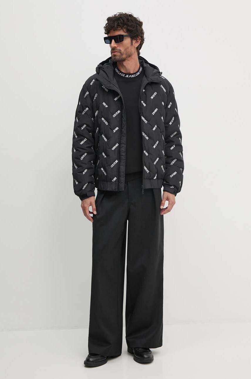 Пухова куртка Versace Jeans Couture чоловіча колір чорний зимова 77GAU406 CQD62