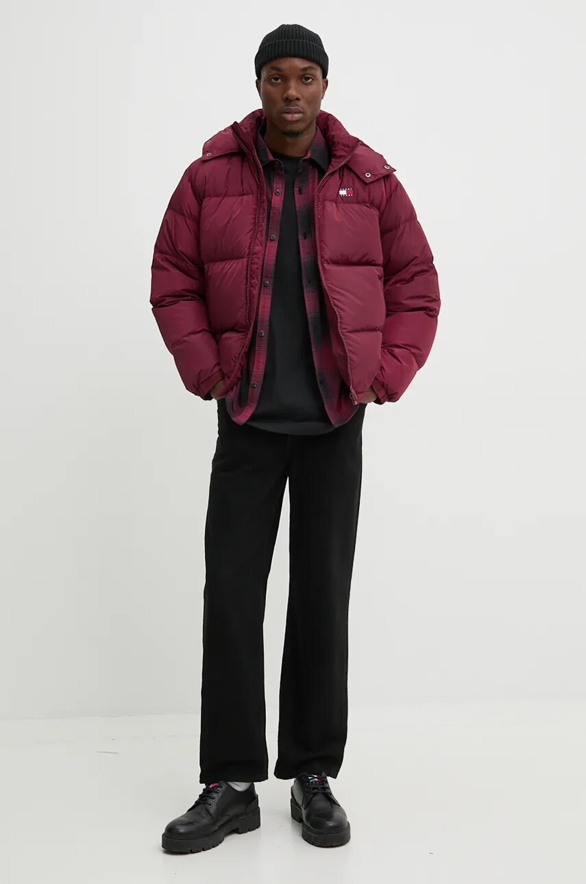 Пухова куртка Tommy Jeans чоловіча колір бордовий зимова DM0DM19537