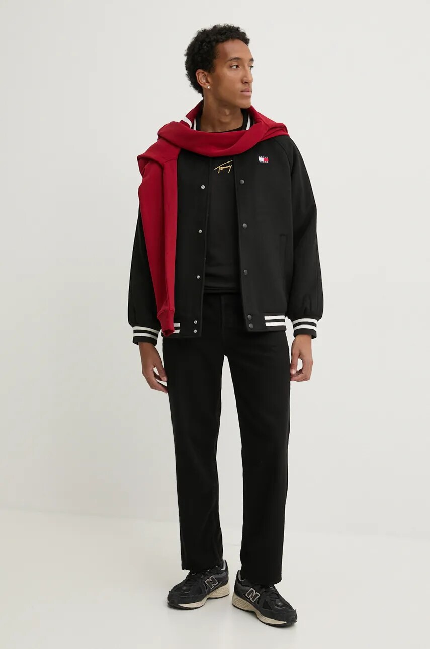 Куртка-бомбер з домішкою вовни Tommy Jeans колір чорний перехідна DM0DM20685
