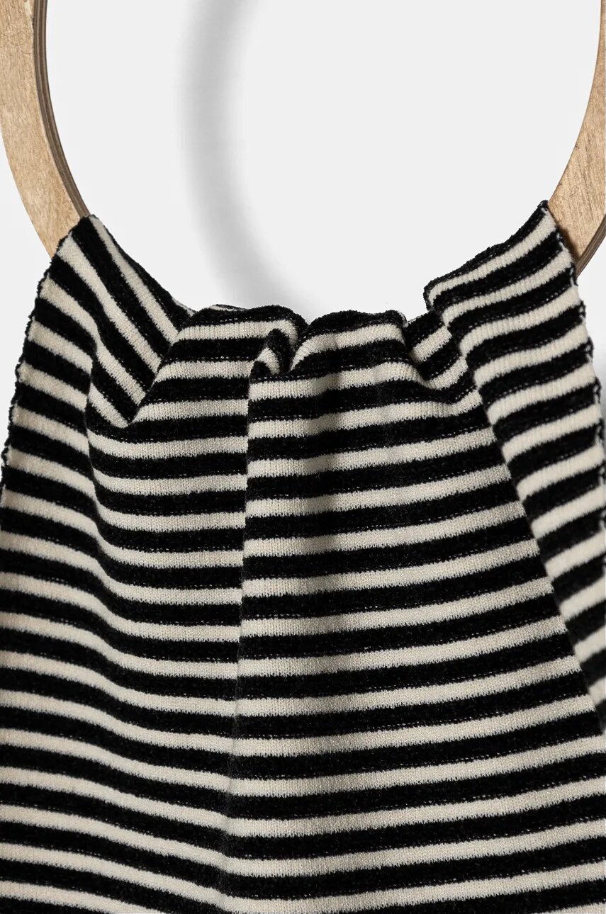 Шарф Armani Exchange жіночий колір чорний візерунок 944612 4F303