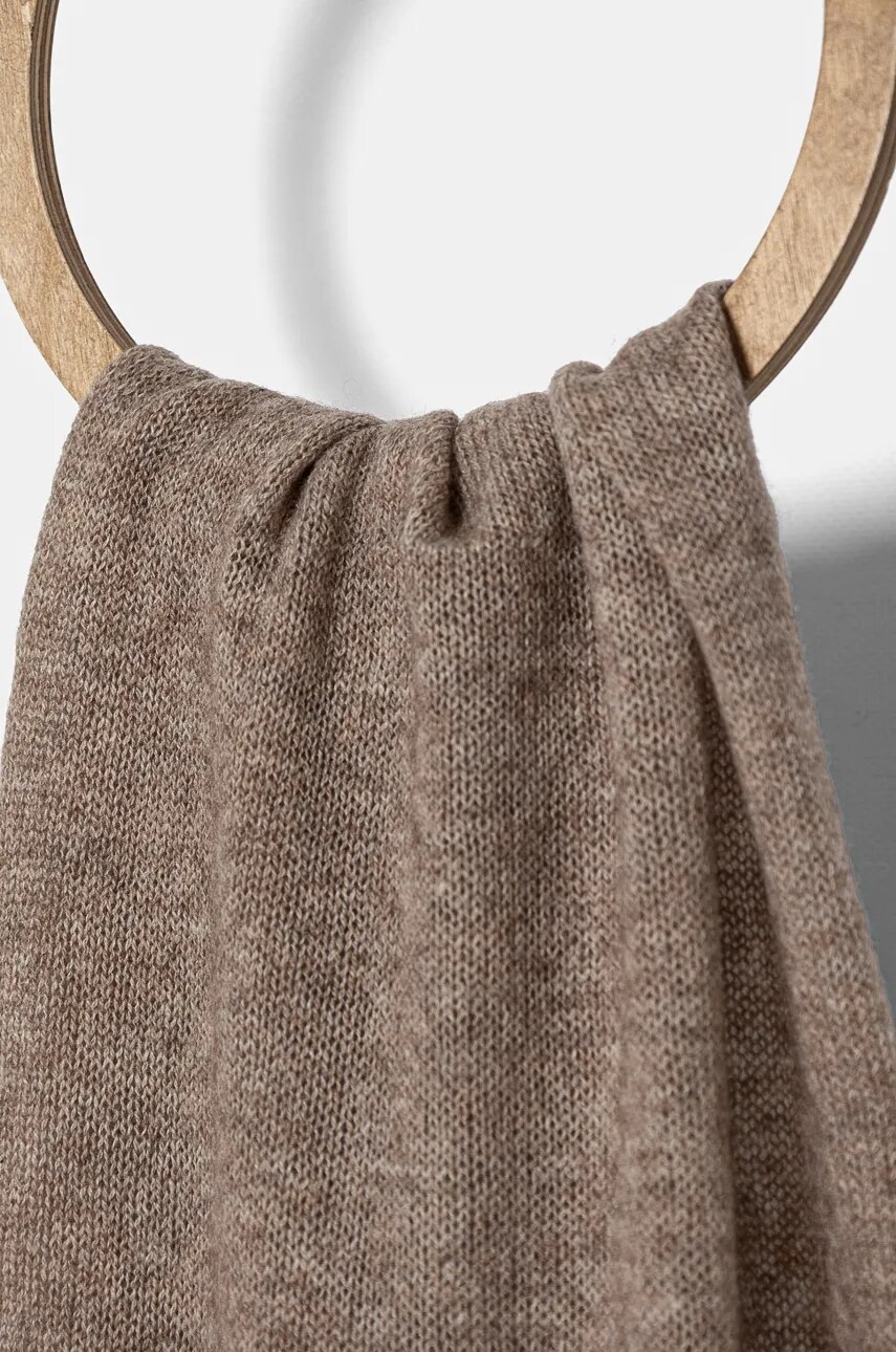 Шарф Tommy Hilfiger жіночий колір коричневий однотонний AW0AW16645