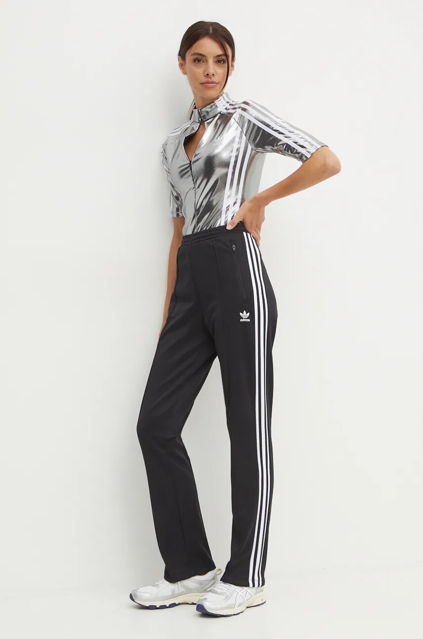 Спортивні штани adidas Originals Adicolor колір чорний з аплікацією IW3171