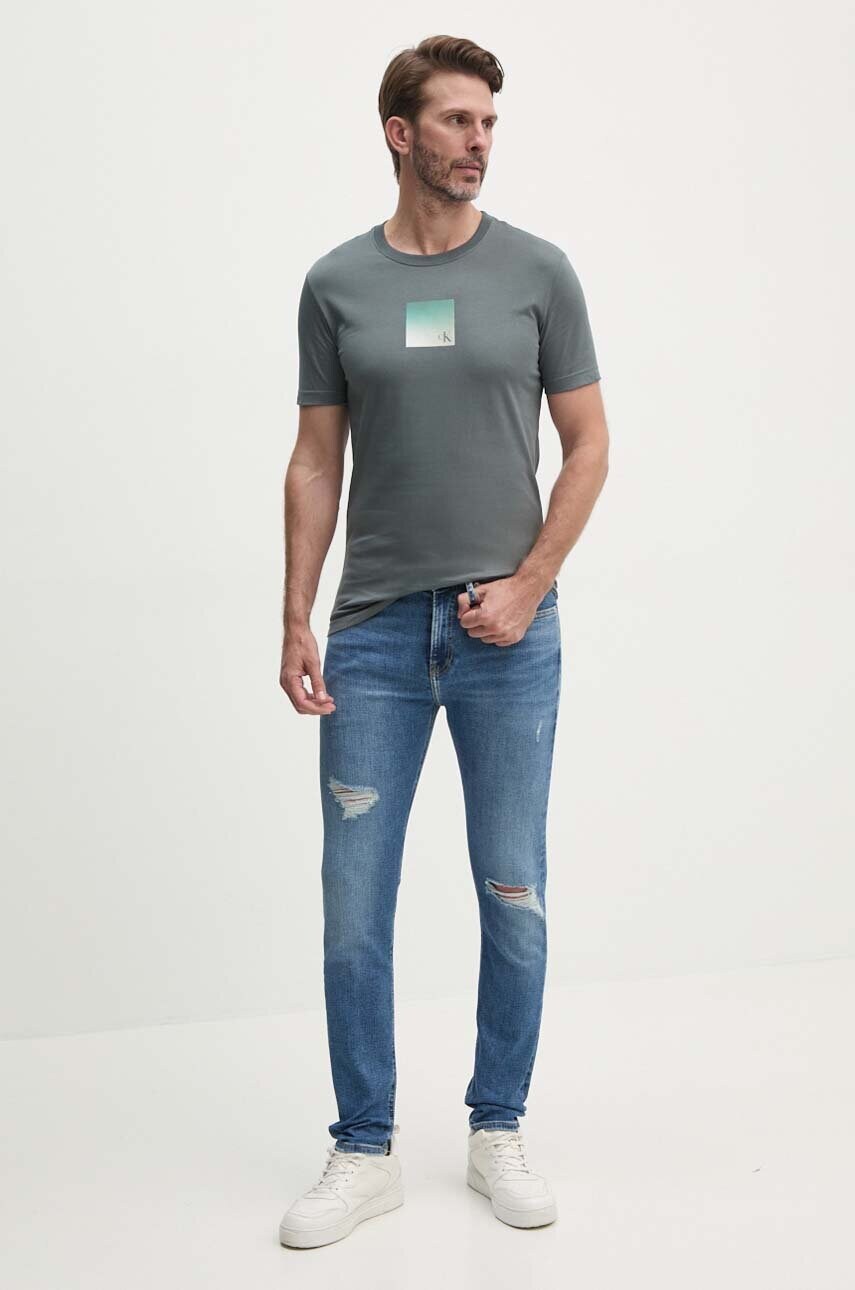 Бавовняна футболка Calvin Klein Jeans чоловіча колір сірий з принтом J30J325686