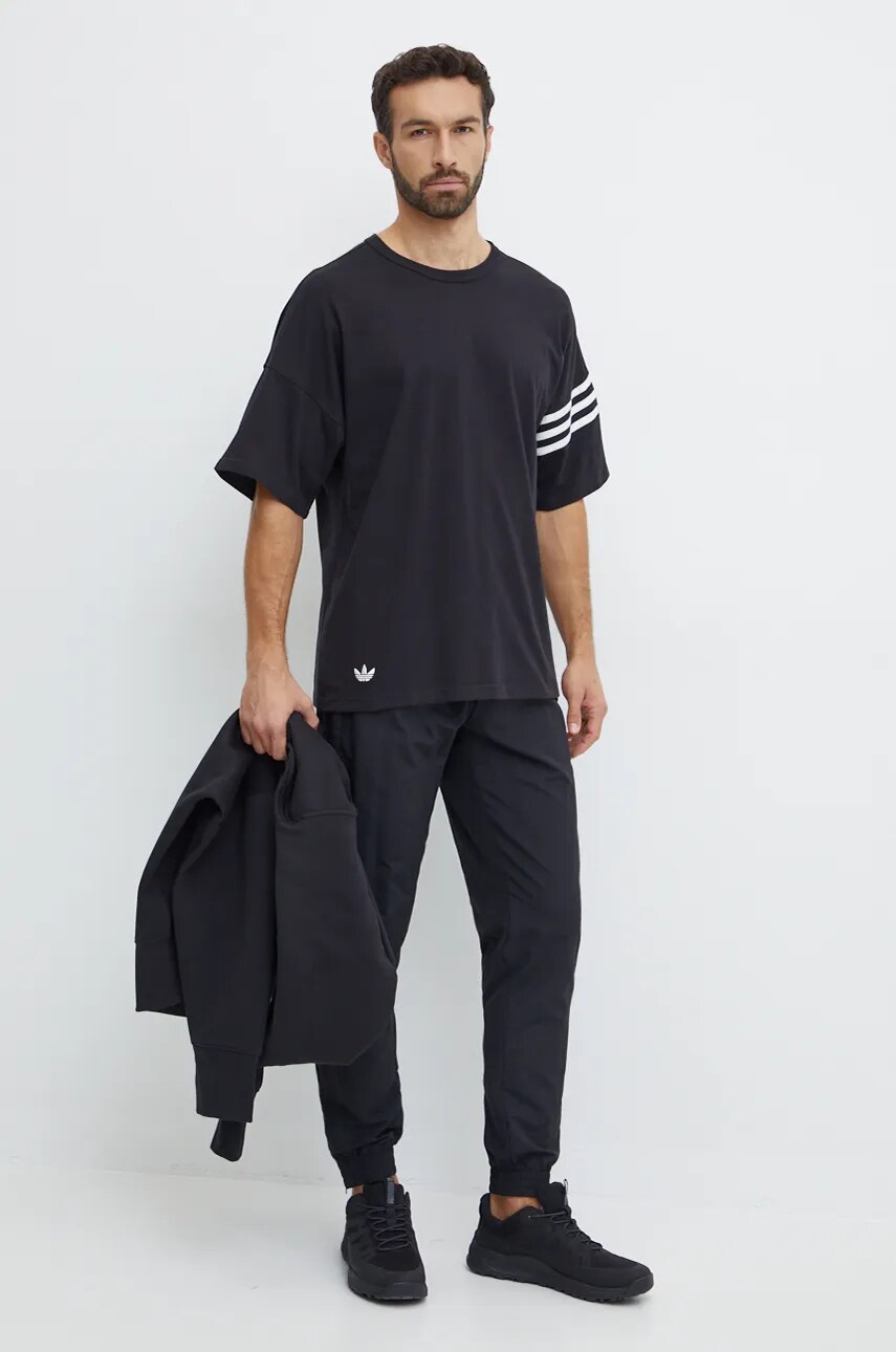Бавовняна футболка adidas Originals Neuclassics Tee чоловіча колір чорний з аплікацією IW0972