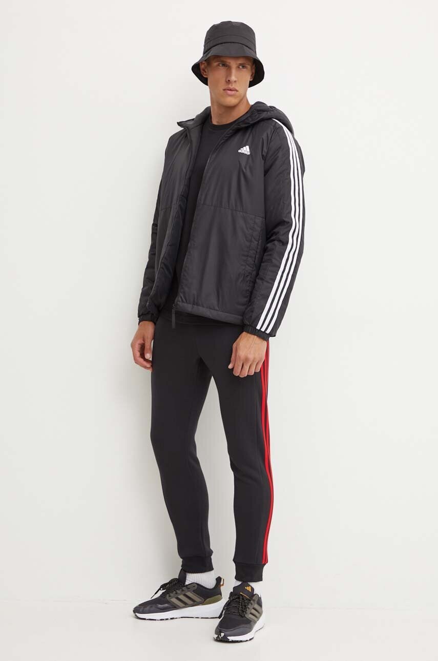 Бавовняна футболка adidas чоловіча колір чорний з аплікацією IW2639
