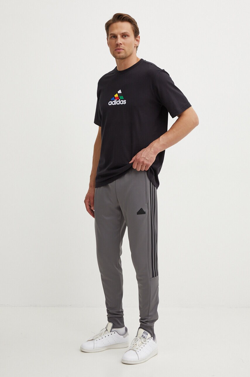 Бавовняна футболка adidas Tiro чоловіча колір чорний з принтом IW2672