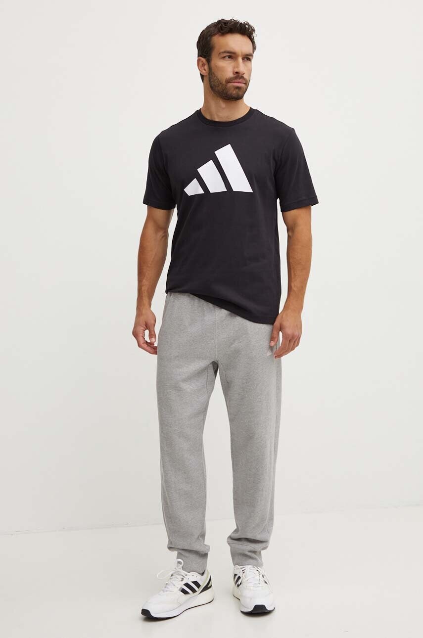 Бавовняна футболка adidas чоловіча колір чорний з принтом IY8583