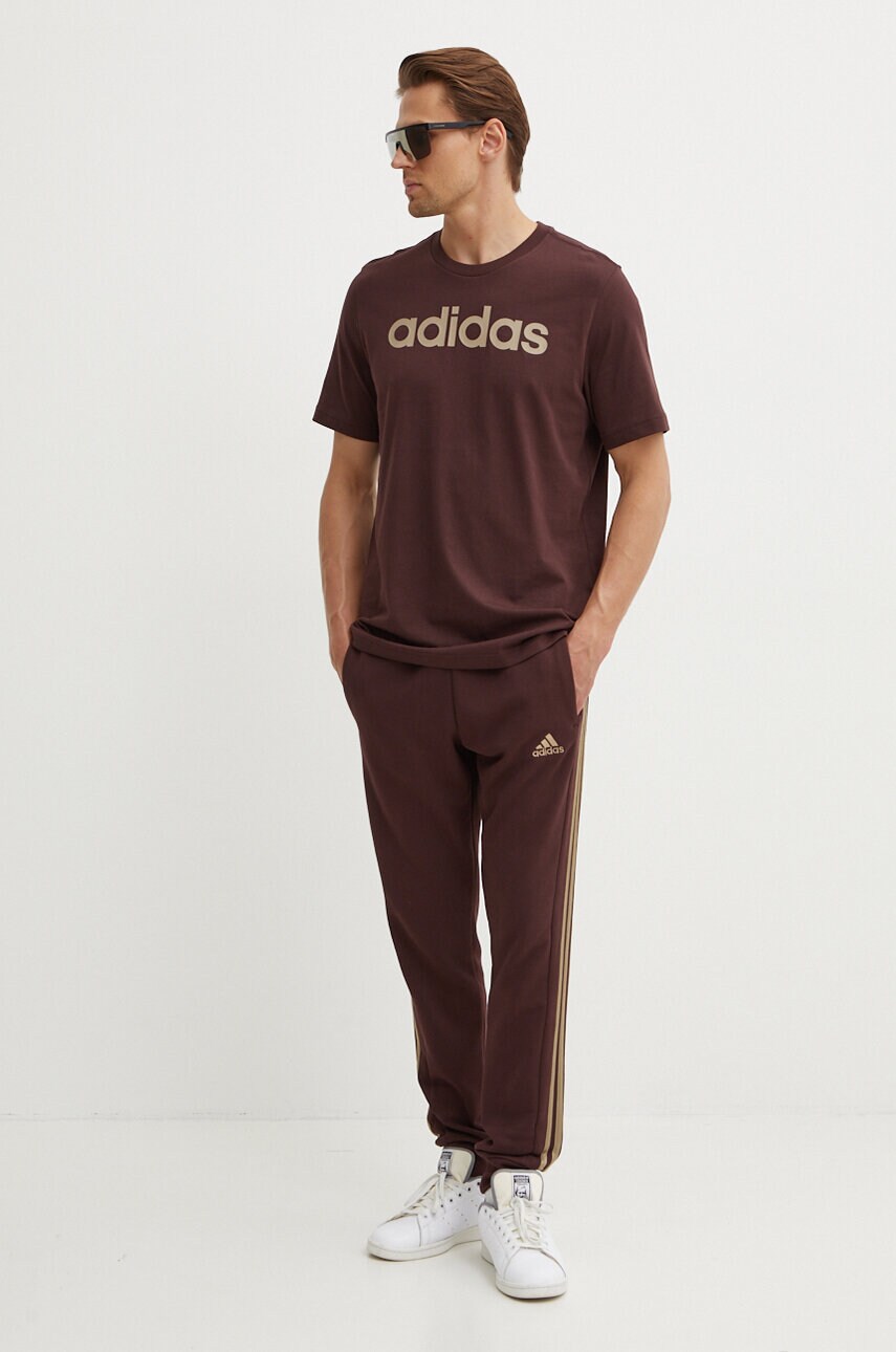 Бавовняна футболка adidas Essentials чоловіча колір коричневий з принтом IZ4768
