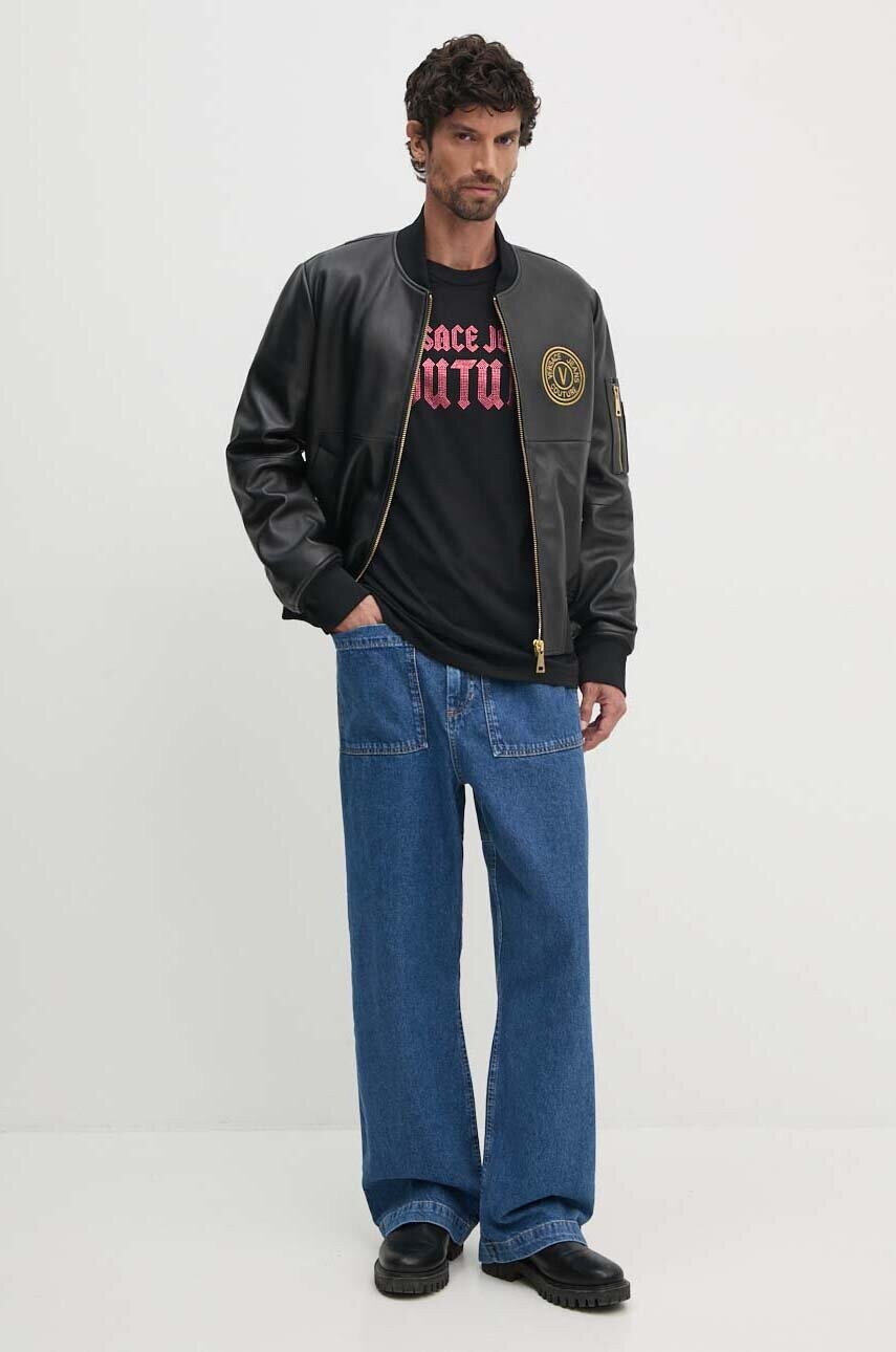 Бавовняна футболка Versace Jeans Couture чоловіча колір чорний з аплікацією 77GAHL00 CJ01L