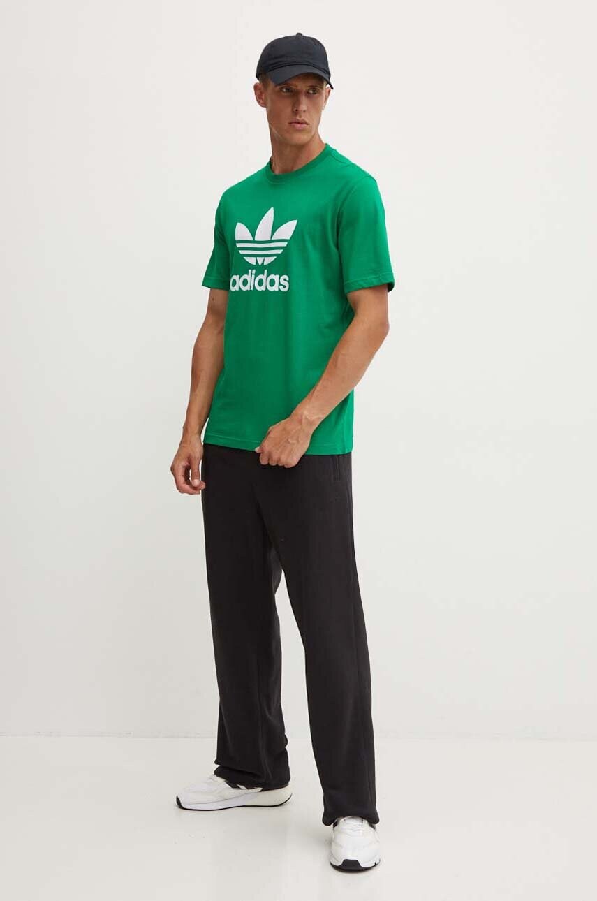 Бавовняна футболка adidas Originals чоловіча колір зелений з принтом IR8012