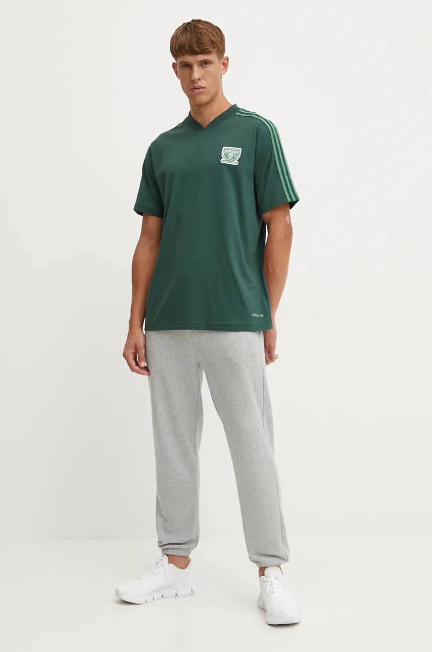 Бавовняна футболка adidas Originals чоловіча колір зелений з аплікацією IW3240