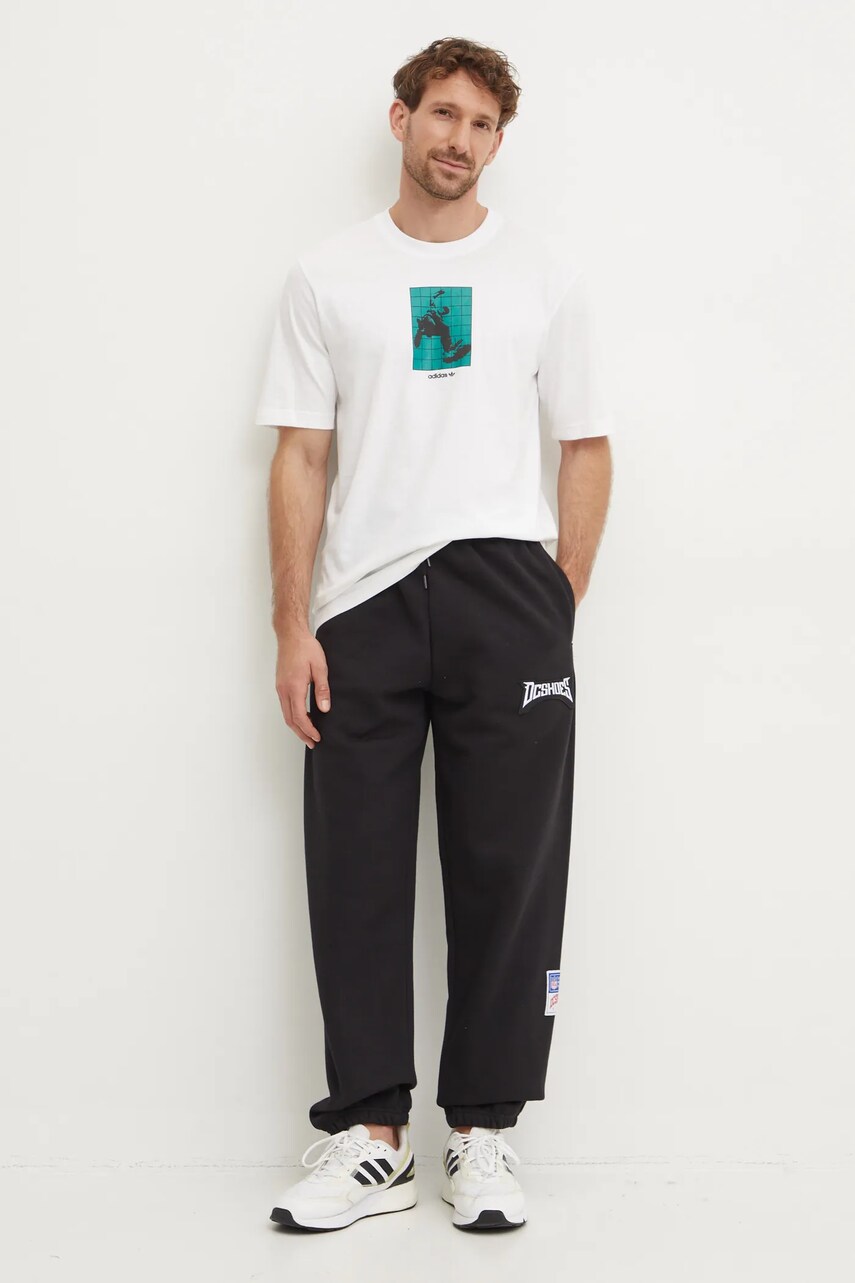 Бавовняна футболка adidas Originals GRFX Tee чоловіча колір бежевий з аплікацією IZ4839