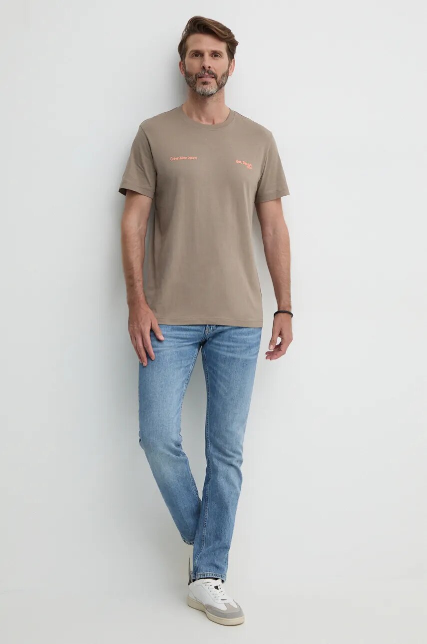 Бавовняна футболка Calvin Klein Jeans чоловіча колір бежевий з принтом J30J326867