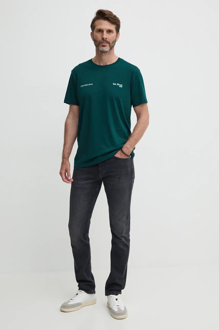 Бавовняна футболка Calvin Klein Jeans чоловіча колір зелений з принтом J30J326867