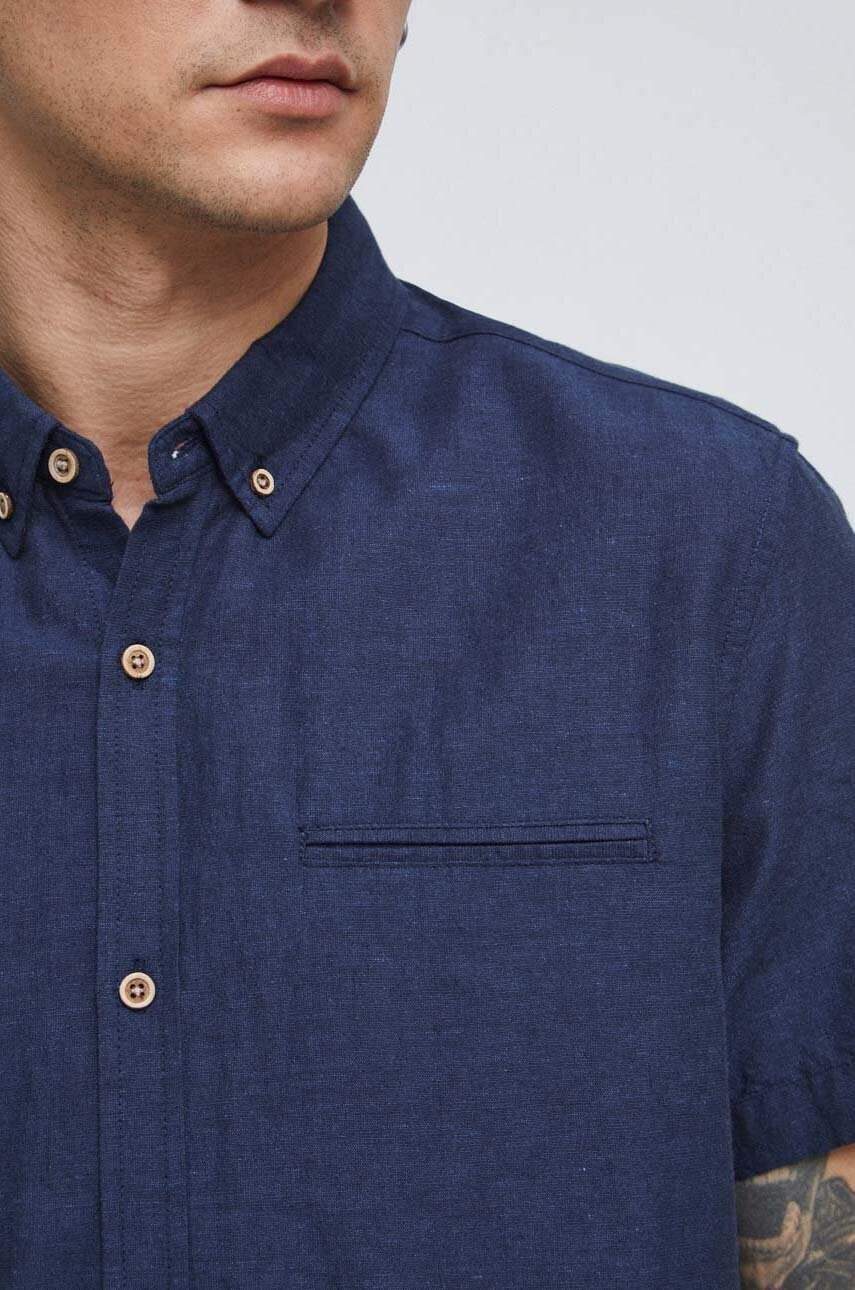 Сорочка з льону Medicine чоловіча колір синій regular комір button-down