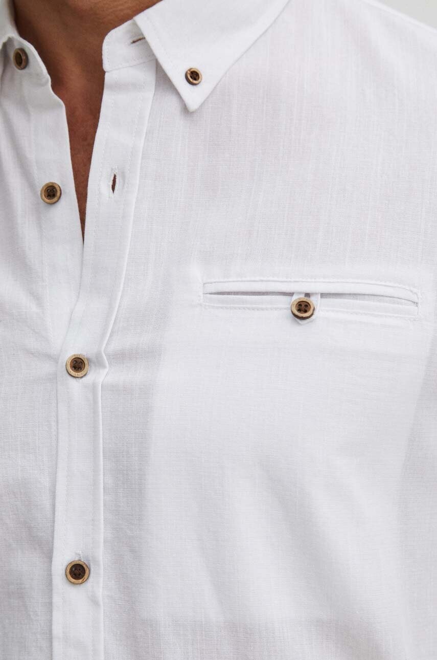 Сорочка з льону Medicine чоловіча колір білий regular комір button-down