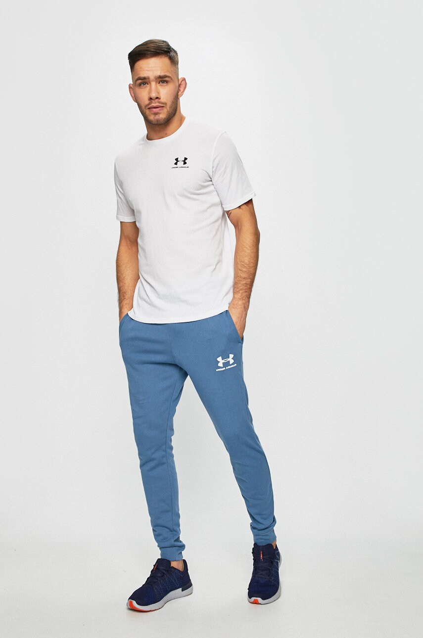 Купити Футболка Under Armour SPORTSTYLE LEFT CHEST чоловічий колір білий однотонний 1326799 – головне зображення