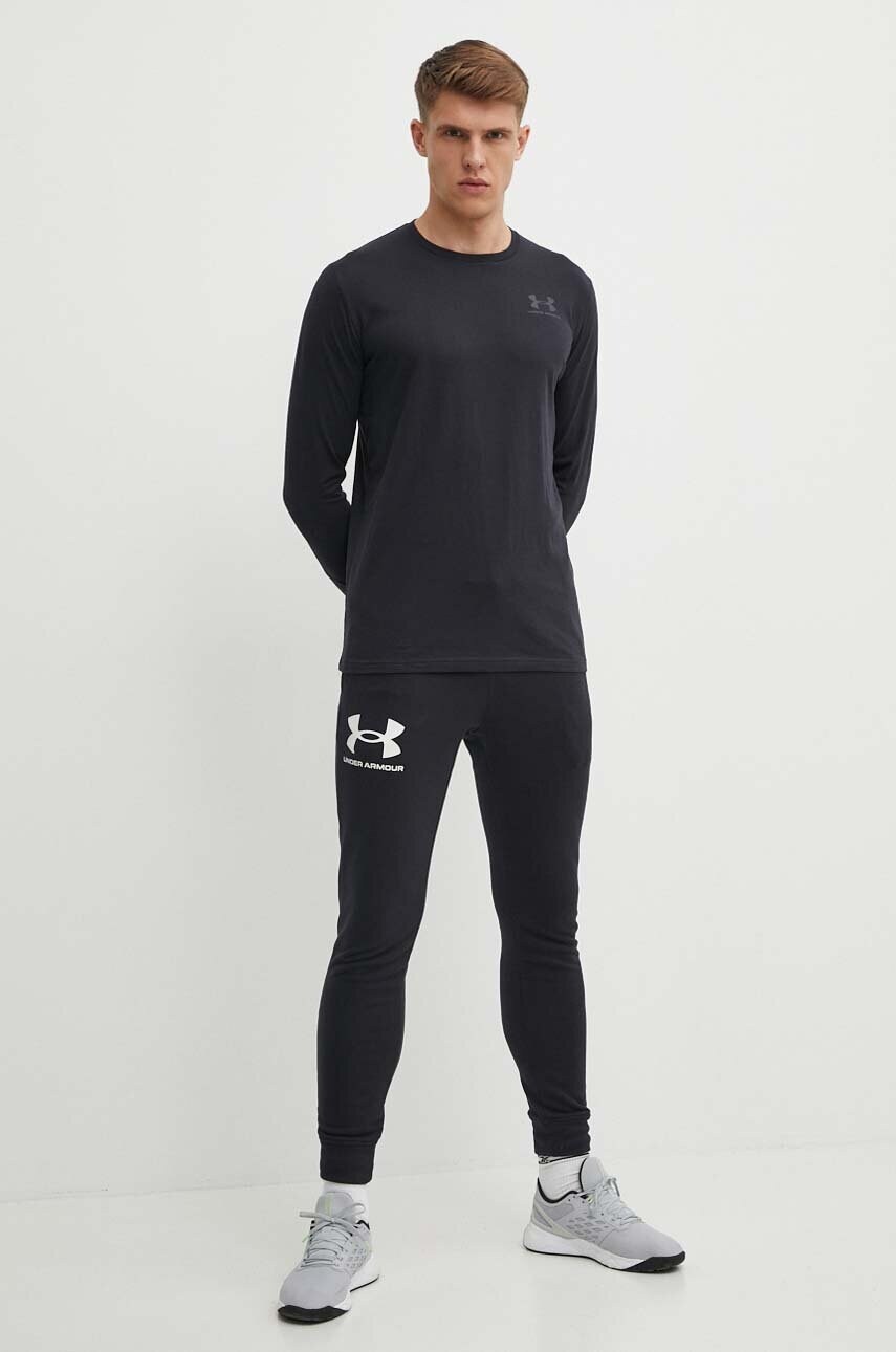 Лонгслів Under Armour 1329585 чоловічий колір чорний з принтом 1329585-036