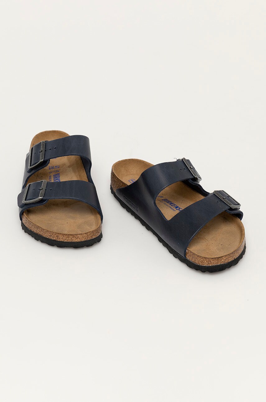 Шкіряні шльопанці Birkenstock Arizona чоловічі колір синій 1013643