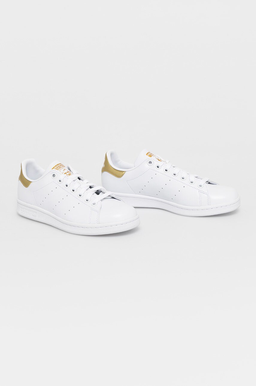 Черевики adidas Originals колір білий на плоскому ходу G58184-WHT/GLDM