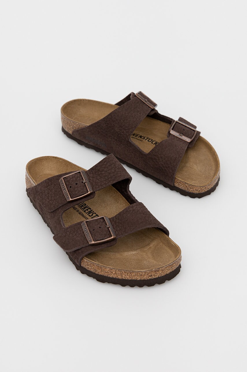 Шльопанці з нубуку Birkenstock Arizona колір коричневий