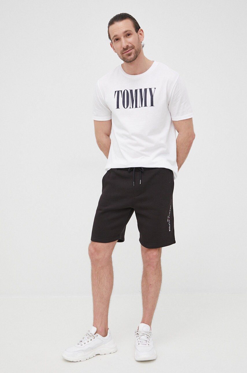 Шорти Tommy Hilfiger чоловічі колір чорний