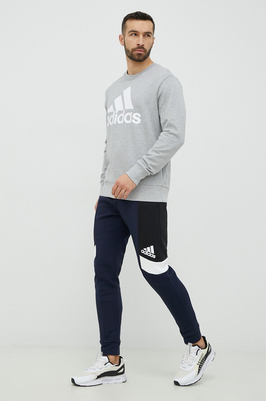 Бавовняна кофта adidas чоловіча колір сірий з принтом