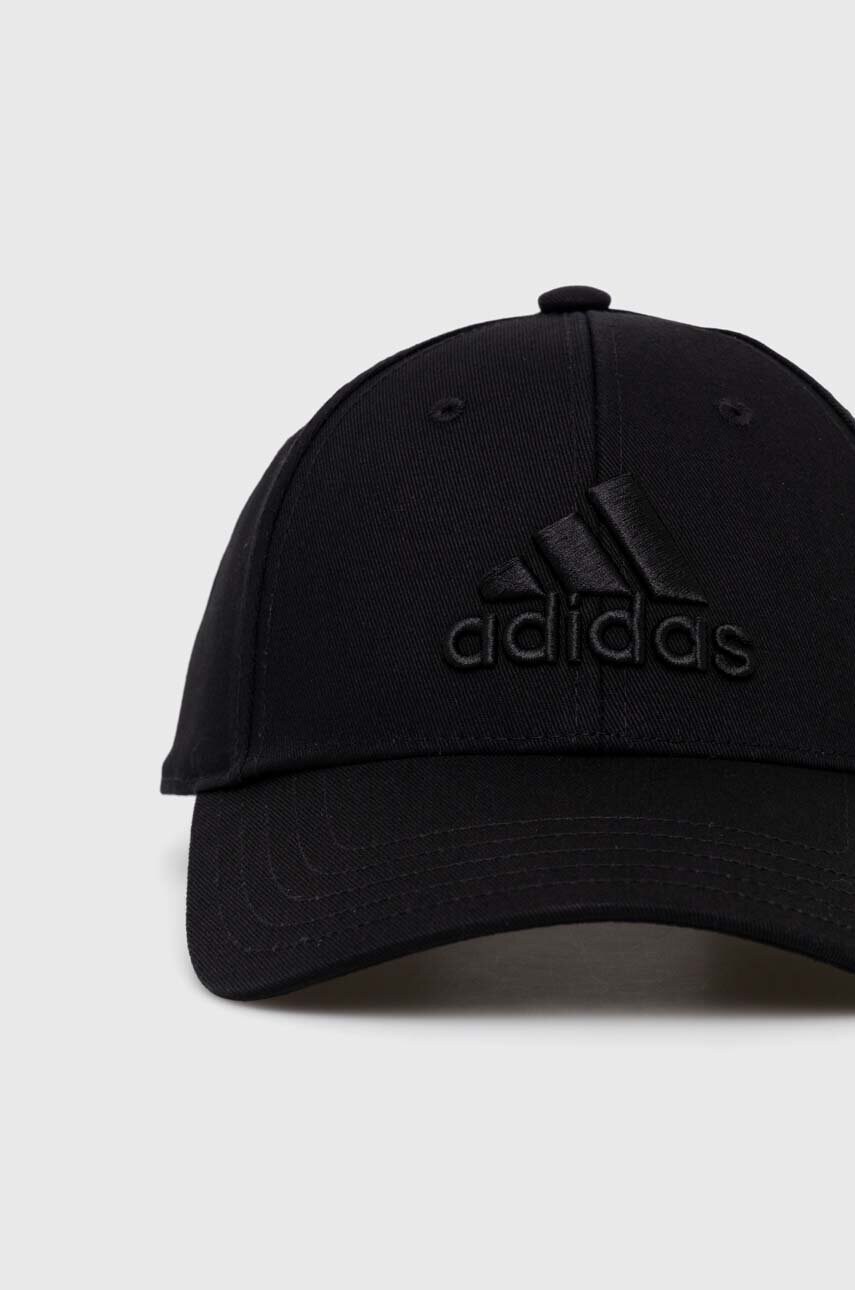 Кепка adidas Performance колір чорний з аплікацією