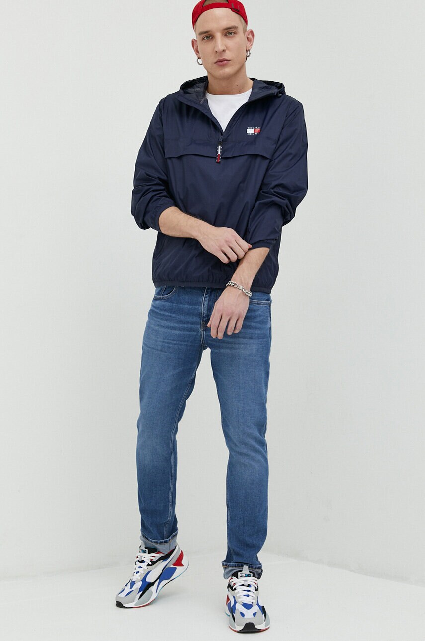 Куртка Tommy Jeans чоловіча колір синій перехідна