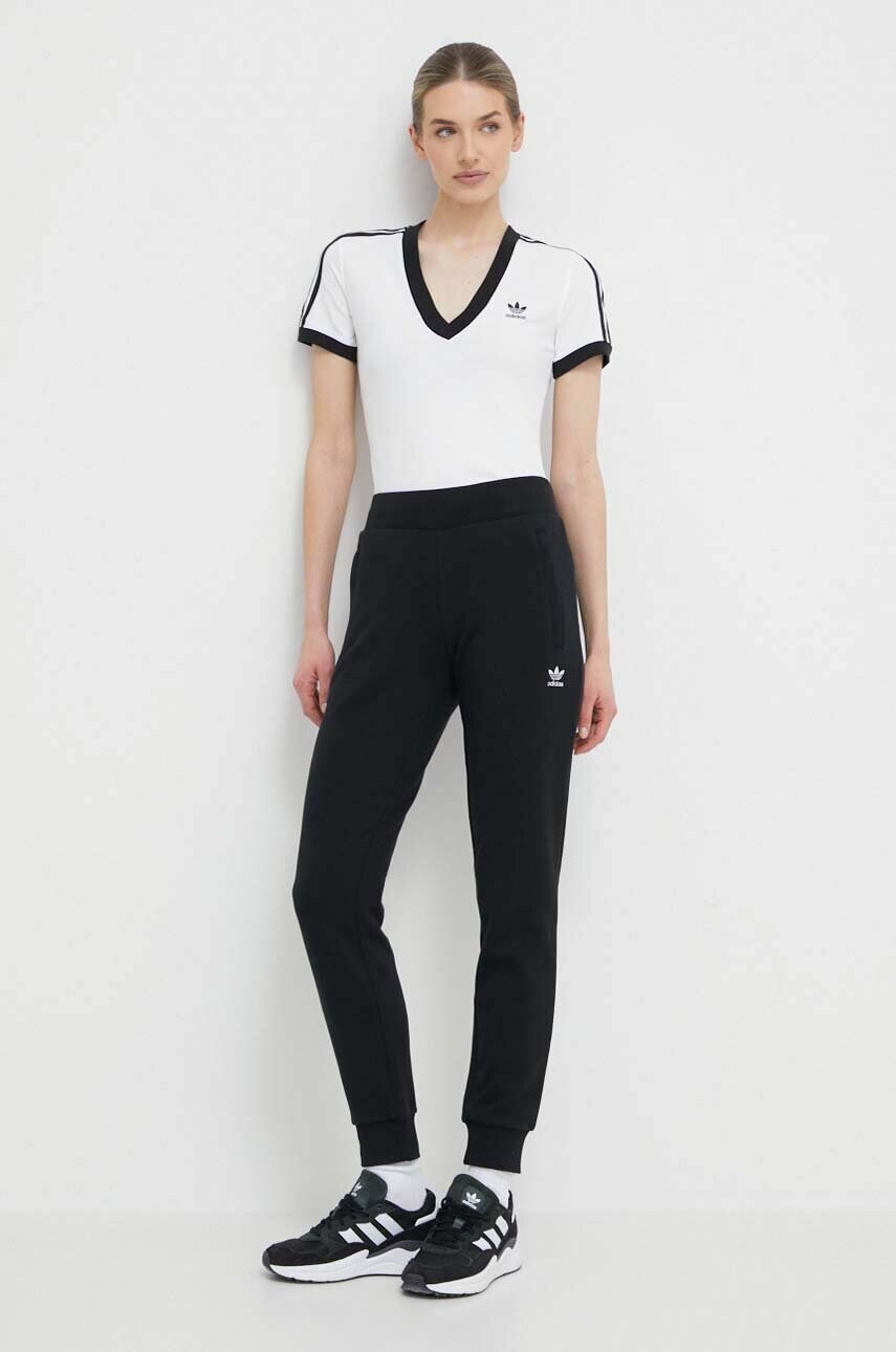 Бавовняні спортивні штани adidas Originals колір чорний однотонні
