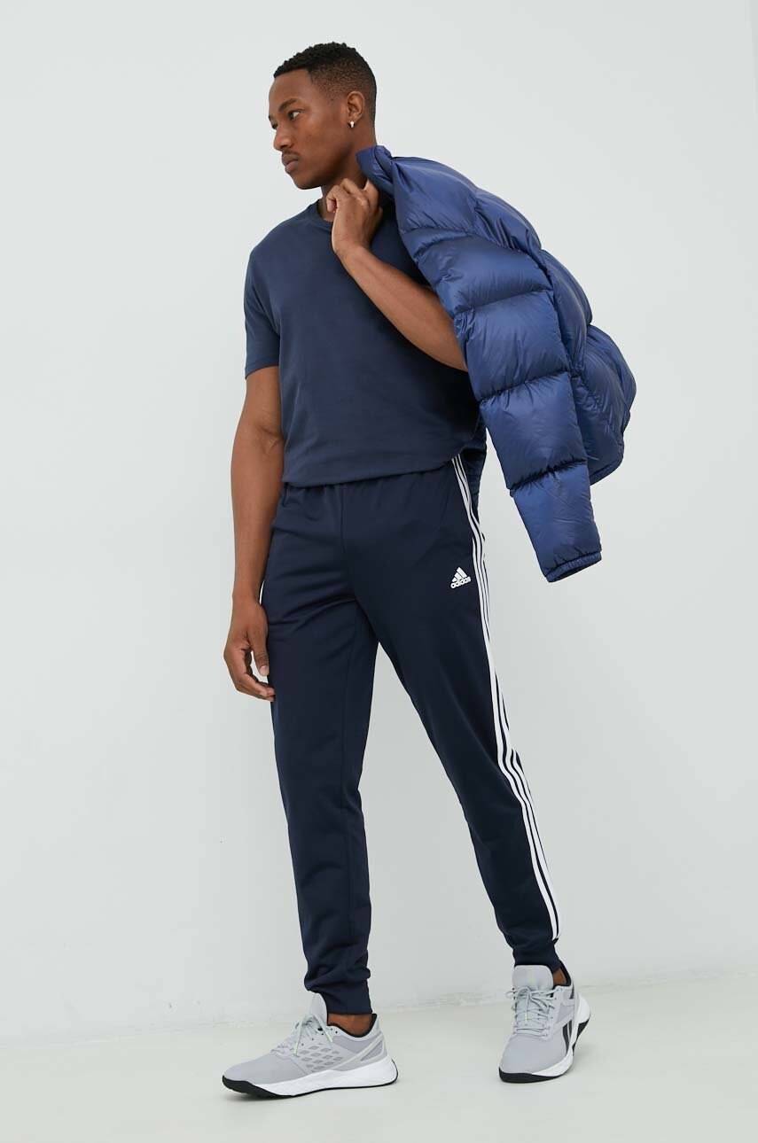 Спортивні штани adidas чоловічі колір синій з аплікацією